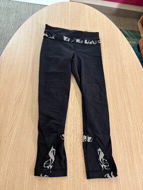 Lululemon Cropped Leggings Black Size 2 Geometric Print Trim Pull On Zip Pocket